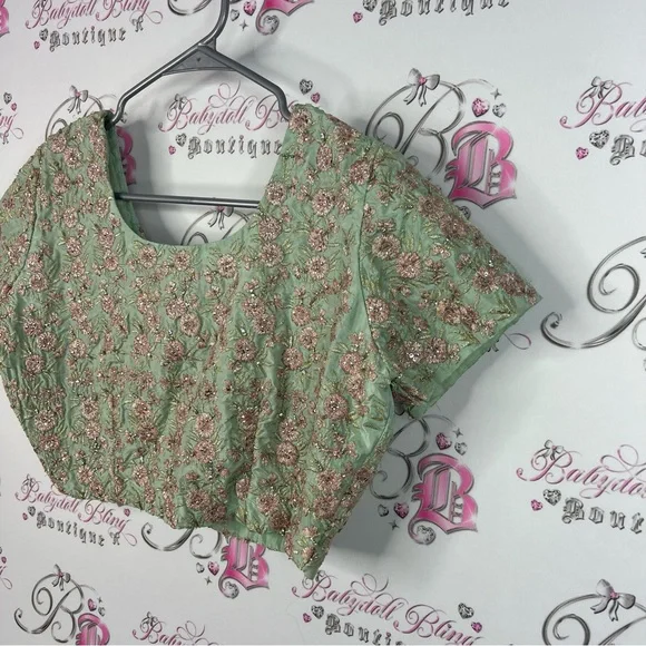 Top embroidered sequins floral flowers cropped Green Floral Women's Top - Picture 4 of 7